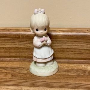 Precious Moments “Mommy I Love You”. Girl with flowers.